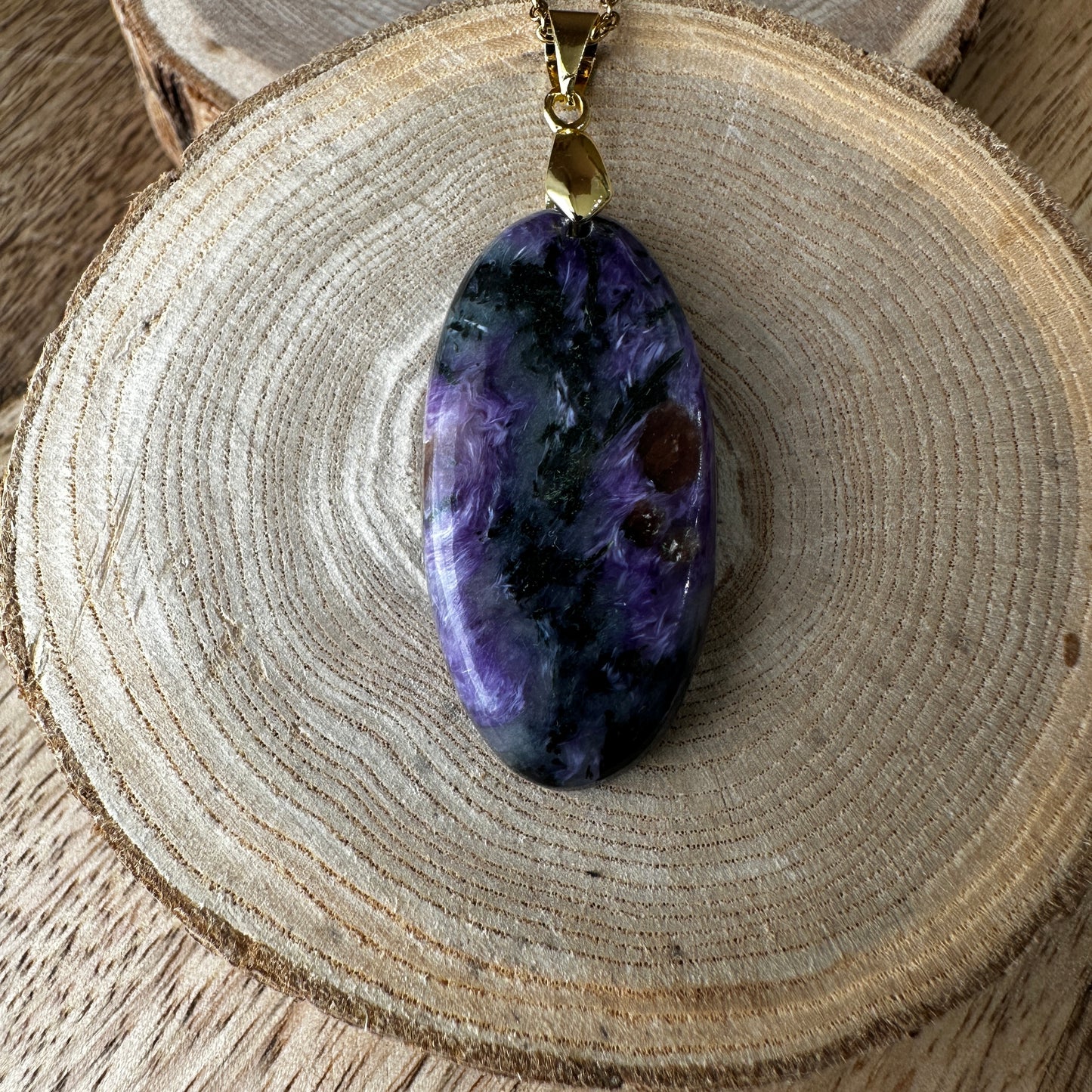 Pendentif Charoïte – Intuition, Paix Intérieure et Capacités Extrasensorielles rèf: 164
