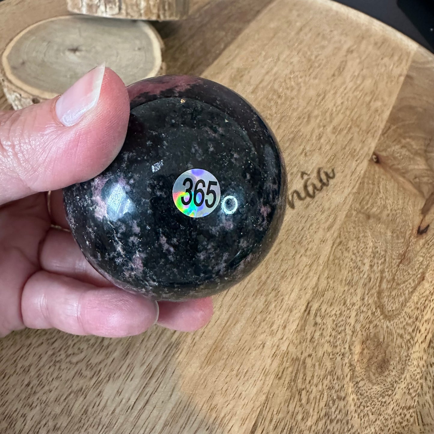 Sphère Rhodonite – Pierre d’apaisement & protection émotionnelle - REF 365 - 426gr