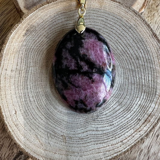 Pendentif Rhodonite – protection, apaisement, amour (Réf 21)