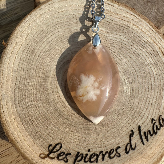 Pendentif Agate Fleur de Cerisier – Douceur, apaisement et positivité – REF 25