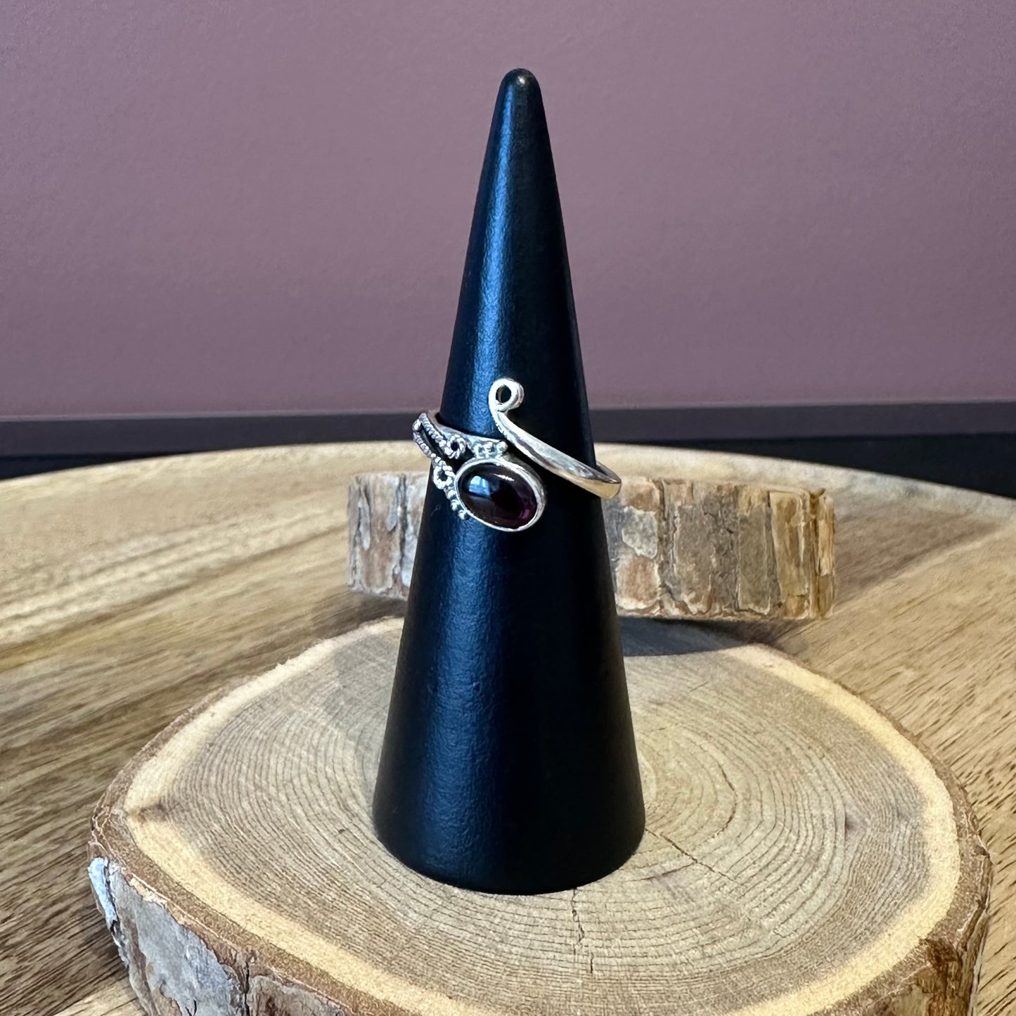 Bague Argent  Grenat Rouge – Vitalité, Courage et Ancrage (Modèle corde céleste)