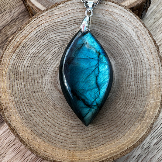 Pendentif Labradorite  – Protection, Intuition et Bouclier énergétique (REF 148)