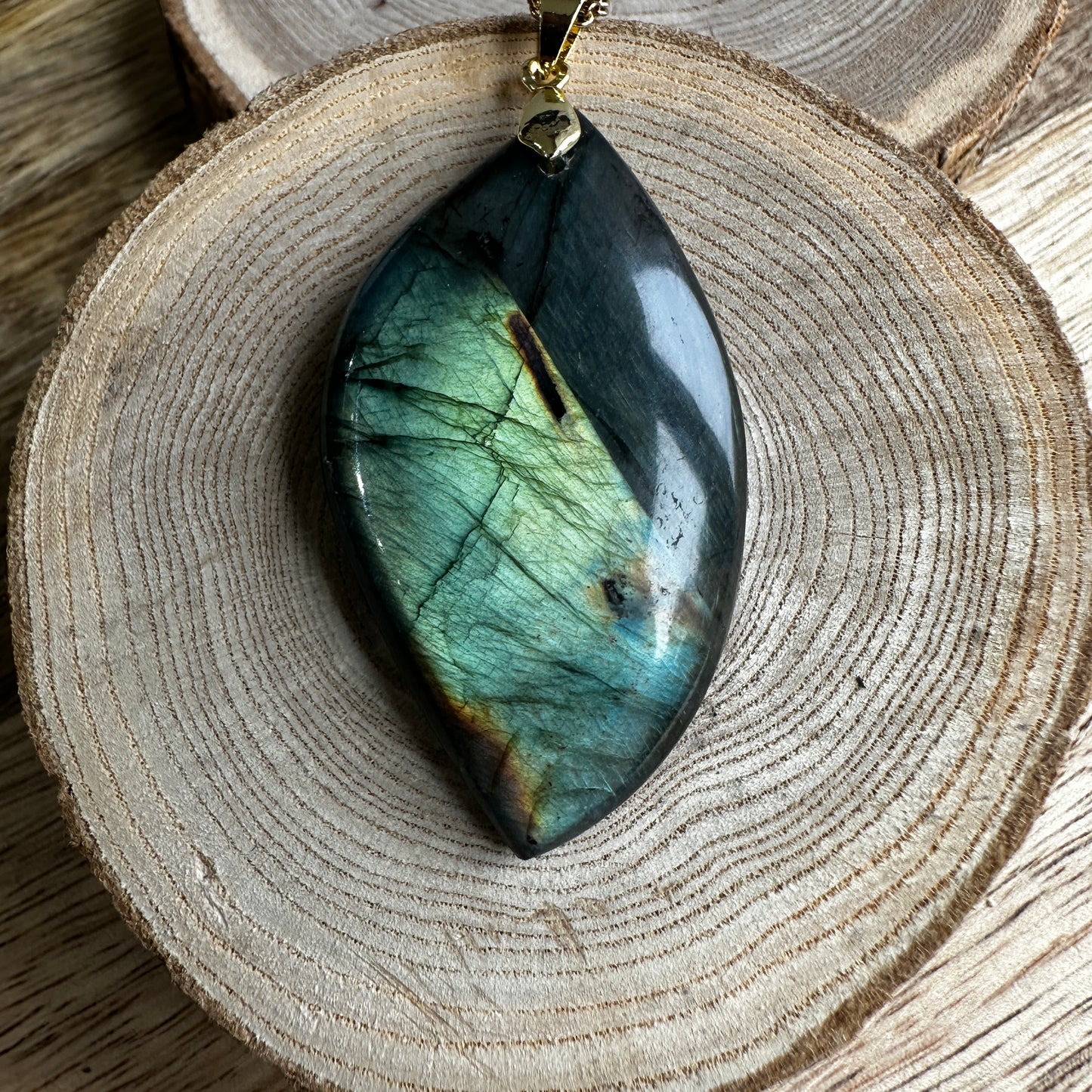 Pendentif Labradorite  – Protection, Intuition et Bouclier énergétique (REF 222)