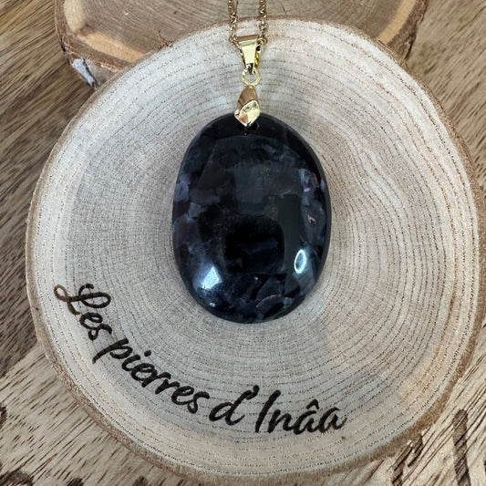 Pendentif en Gabro – Pierre d’Ancrage et de Guérison Intérieure | Réf. 181