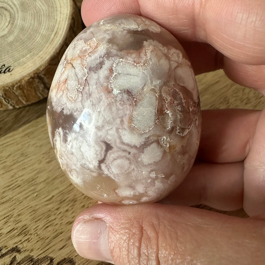 Galet Agate Fleur de Cerisier – Douceur, apaisement et positivité – REF 198 (132 gr)